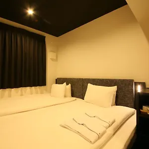 Trad Replay Hotel
